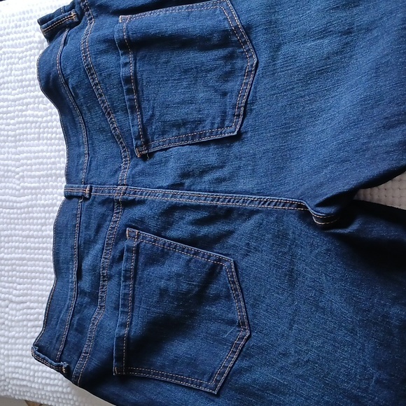 Gloria Vanderbilt All-Around Slimming Effect Jean/ Denim Capri - Picture 4 of 12